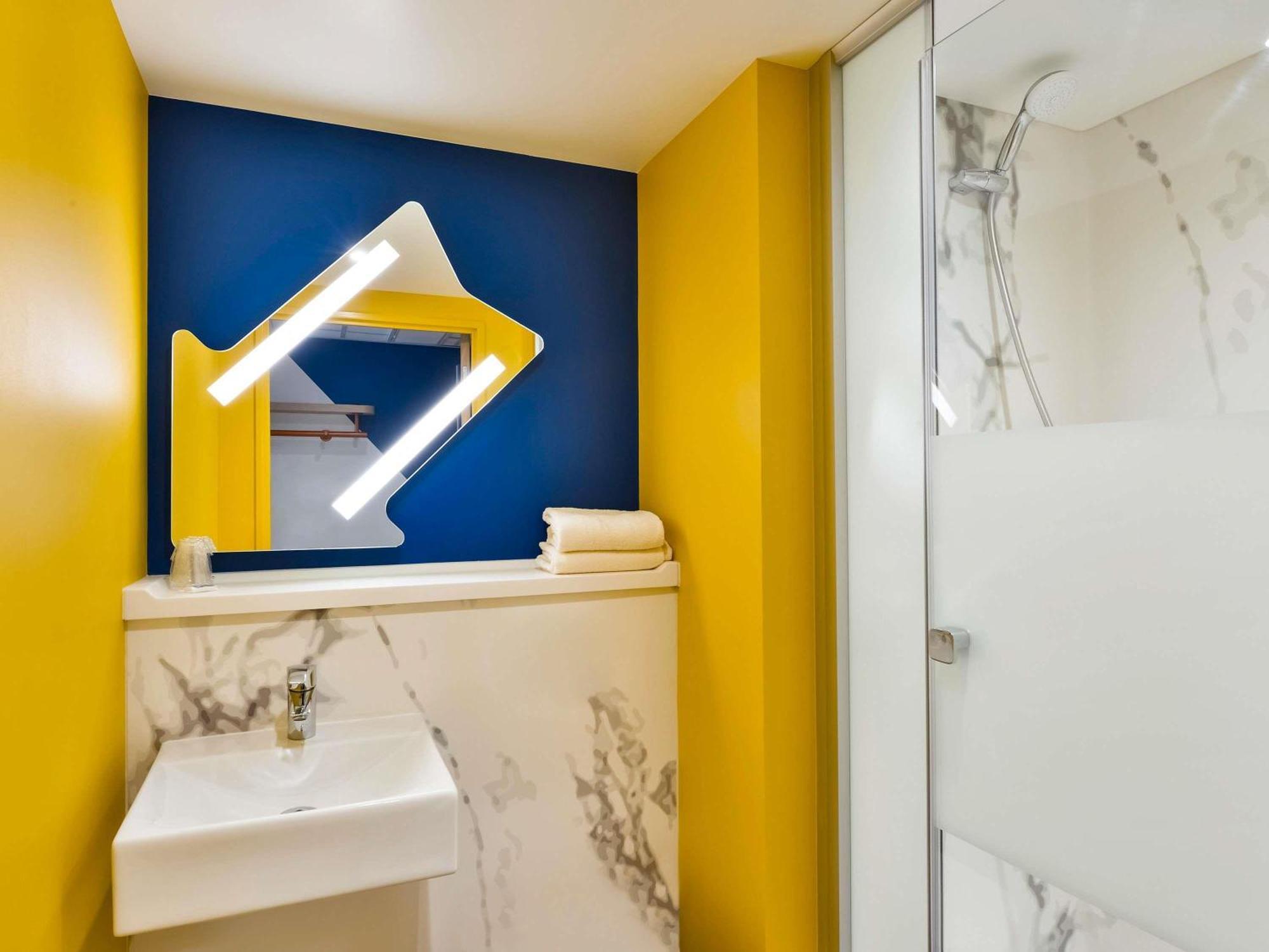 Hotel Ibis Budget Mâcon Crêches 2*